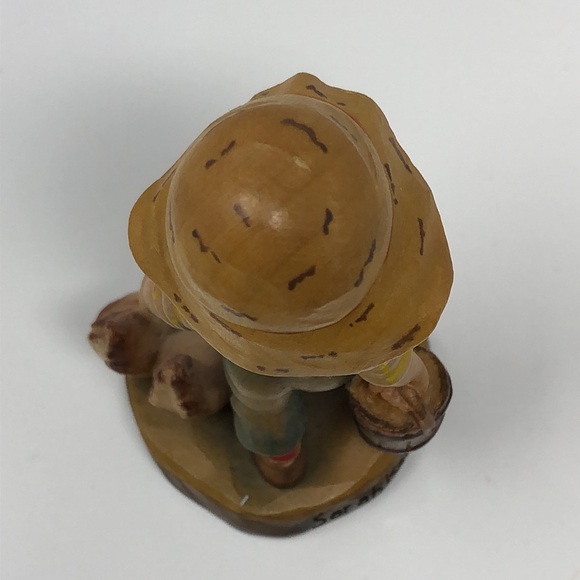 ANRI Valentine Morning Chores Wood Carving Boy Feeding Chickens Approx 4” Italy - Picture 13 of 14